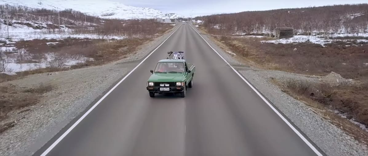 Kuvakaappaus Talonpoika Lallin Anna mie kairaan -videosta