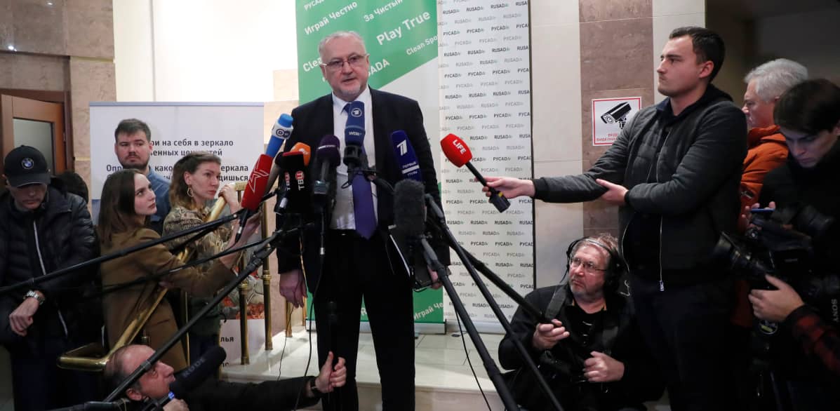 Juri Ganus puhumassa medialle joulukuussa 2019.