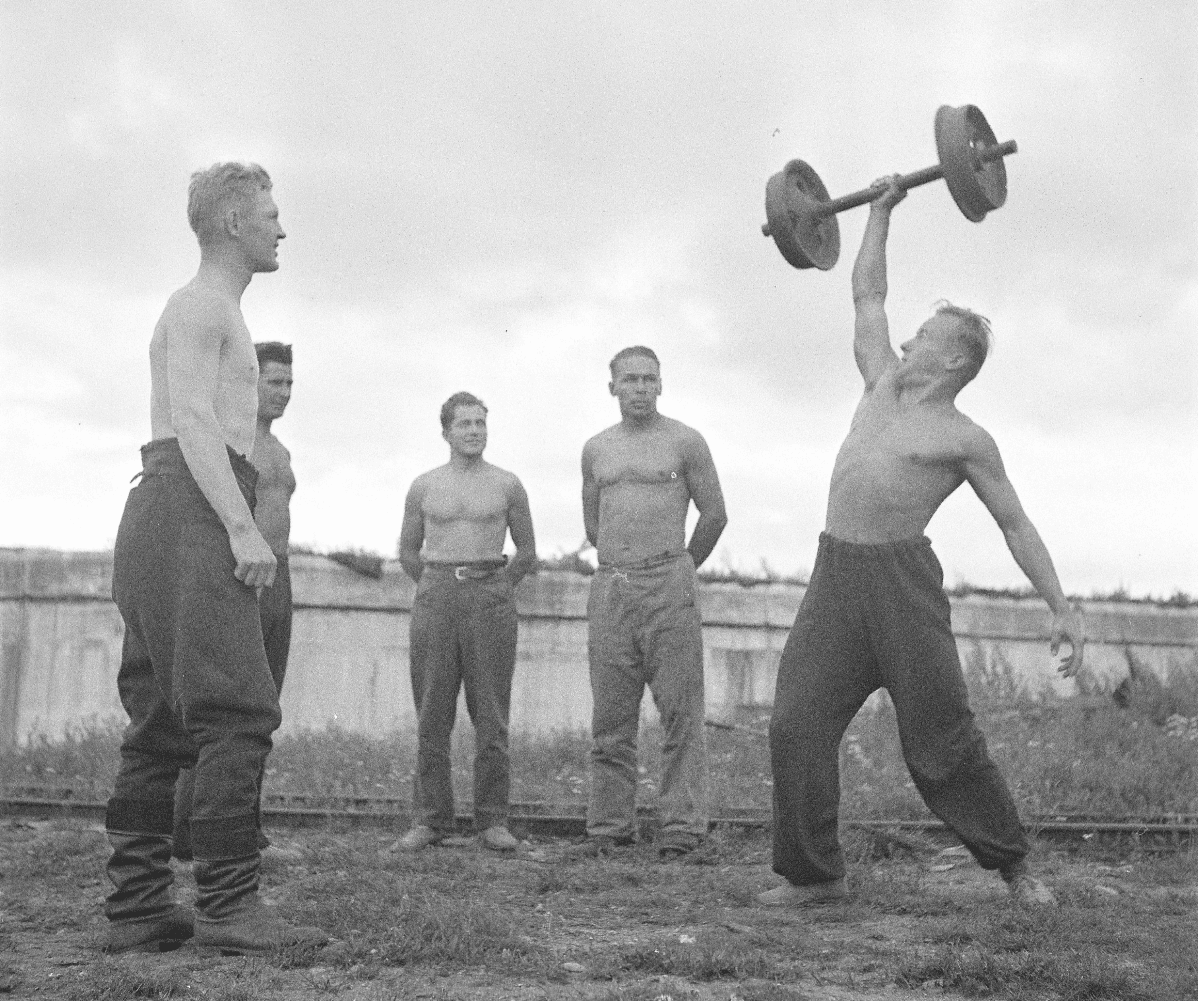 Voimailua Isosaaressa vuonna 1942.