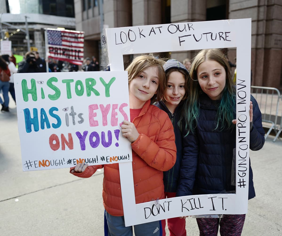 March for our Lives -mielenosoituksen osallistujia New Yorkissa.