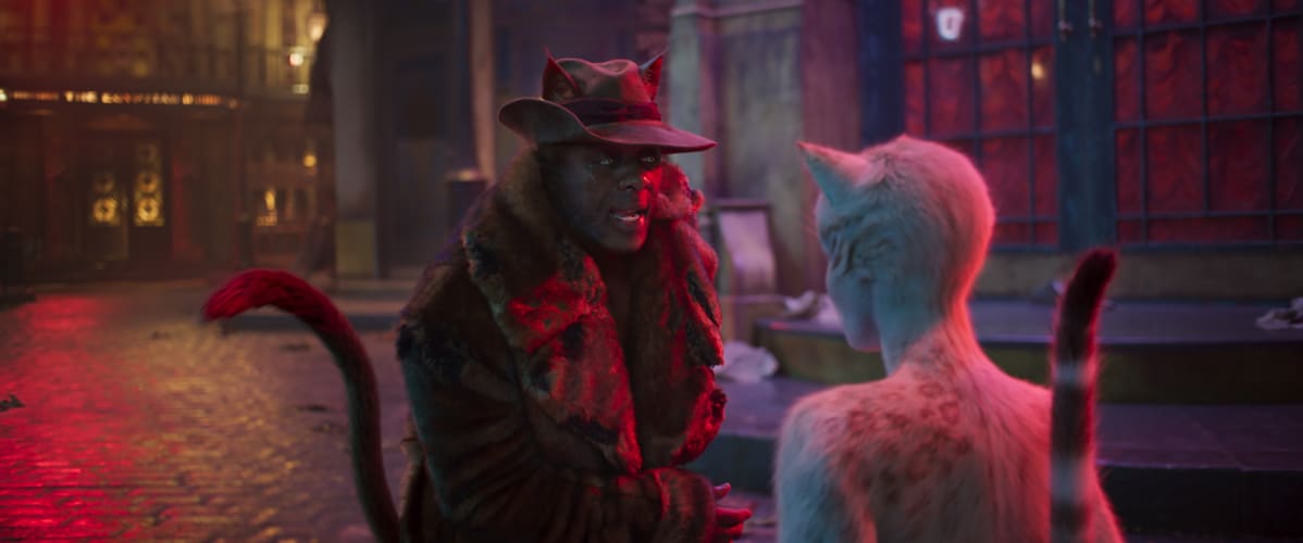 Cats-elokuvan pääpahis Macavity (Idris Elba) ja päähenkilö Victoria (Francesca Hayward) esiintyvät tarinassa, jossa ei ole juurikaan juonta.