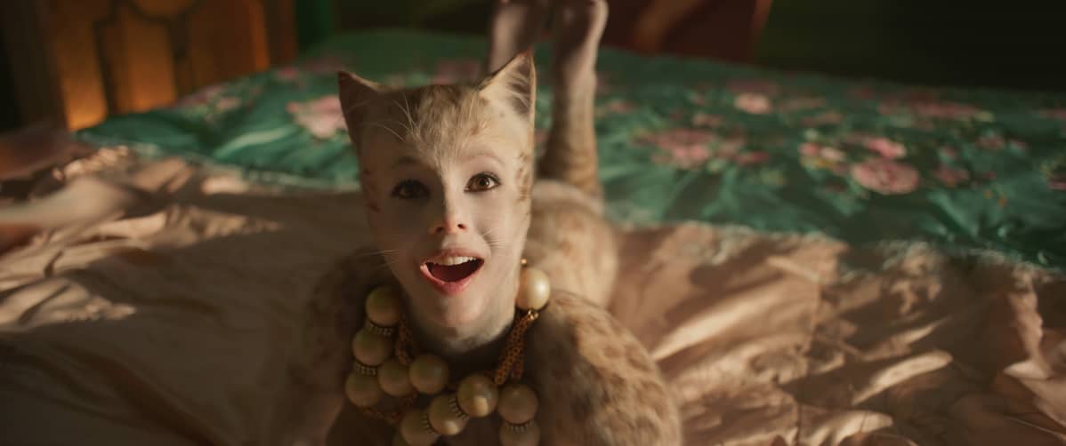 Alkuperäisessä Cats-musikaalissa sivuosassa ollut Victoria (Francesca Hayward) on elokuvaversion päähenkilö.
