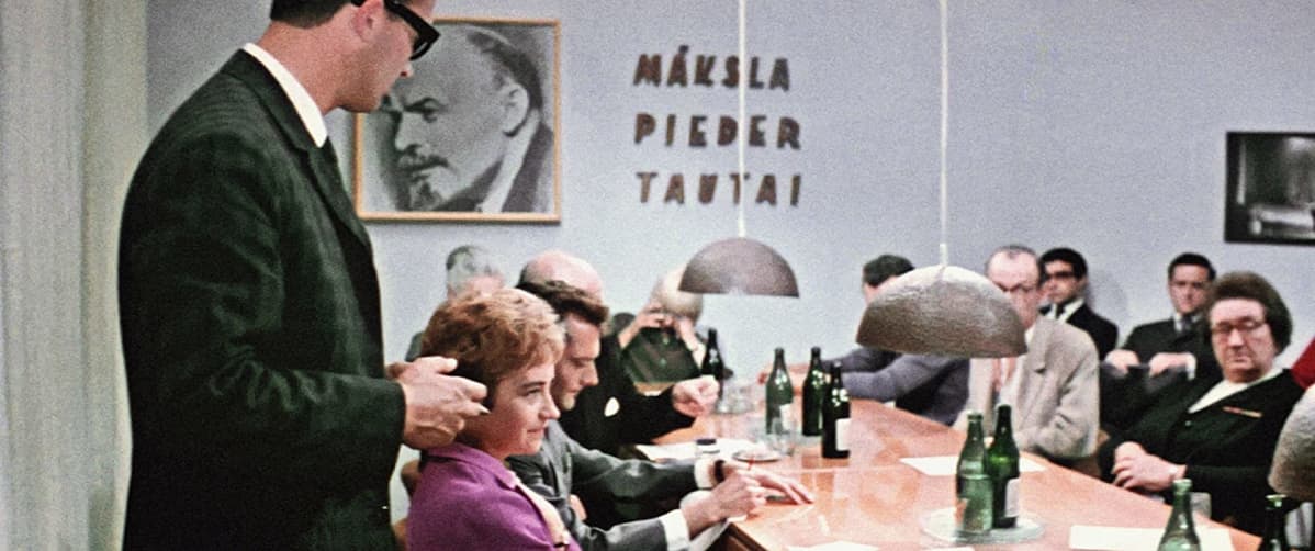 Elokuva Four White Shirts sensuroitiin tuoreeltaan 1967. Sen ensiesitys oli vasta 1986.