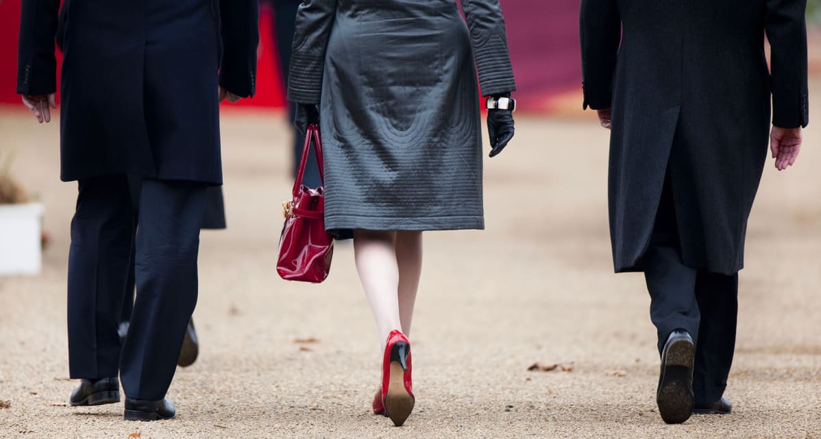Theresa May punaisissa kengissä.