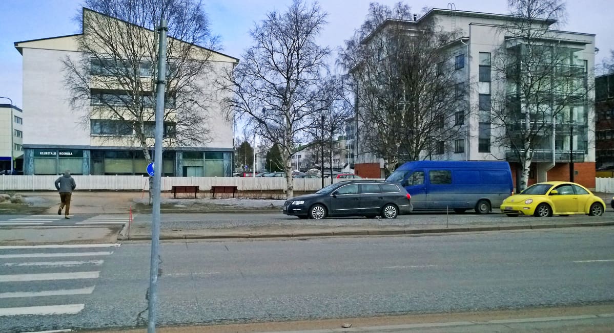 Suojatie Rovaniemen Hallituskadulla