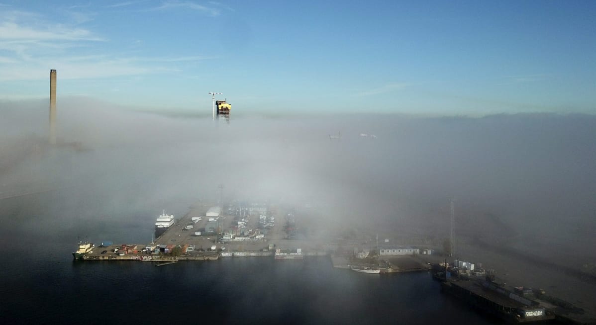 Syksyn värejä ja sumua Helsingissä 11.10.2018.