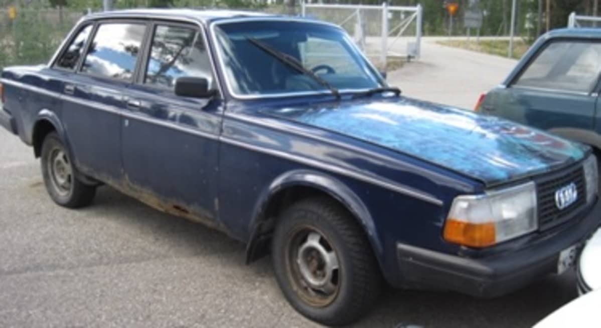 Raja-Joosepin itäautojen huutokauppa, Volvo vai Audi?