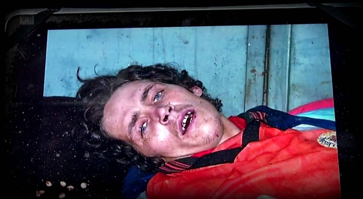 Itä-Ukrainassa oli 1990-luvulla paljon katulapsia ja nuoria. Tämä nuori menehtyi huumeisiin muutama tunti kuvan ottamisen jälkeen.