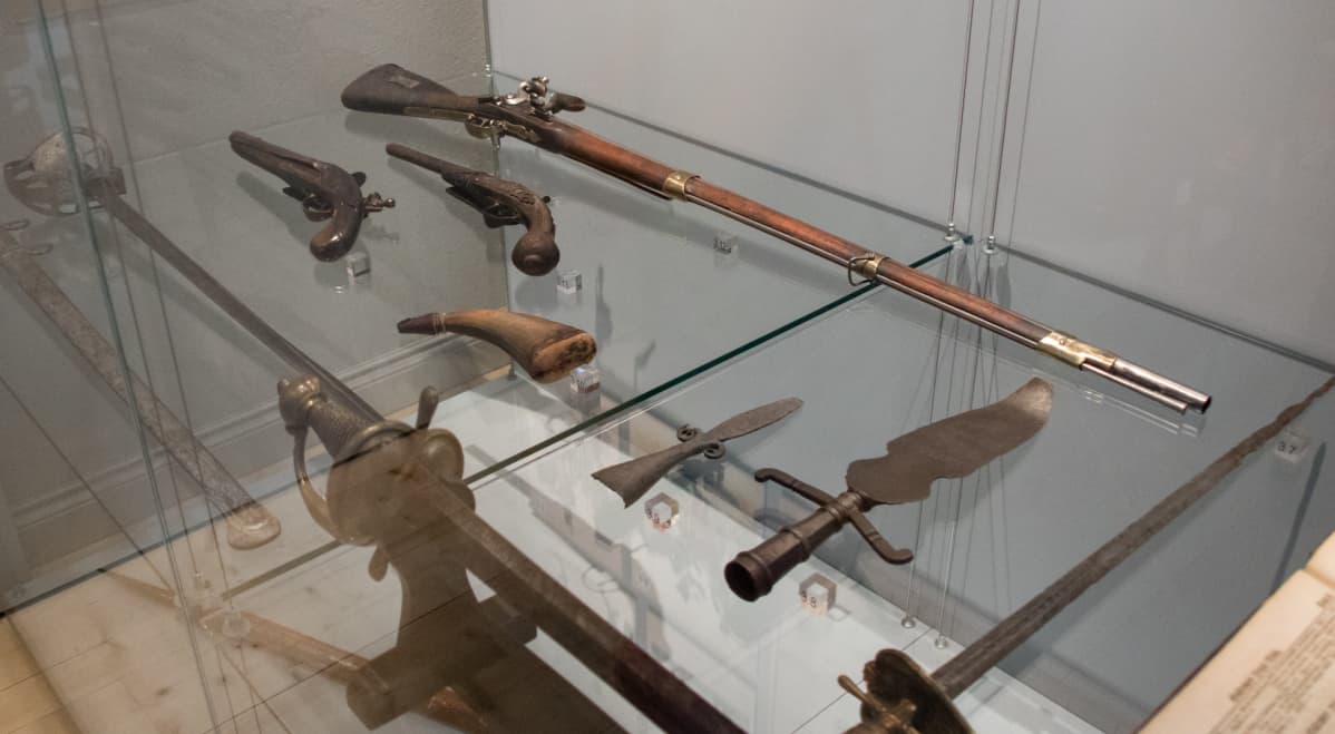 Ratsuväkimuseossa esillä aseita