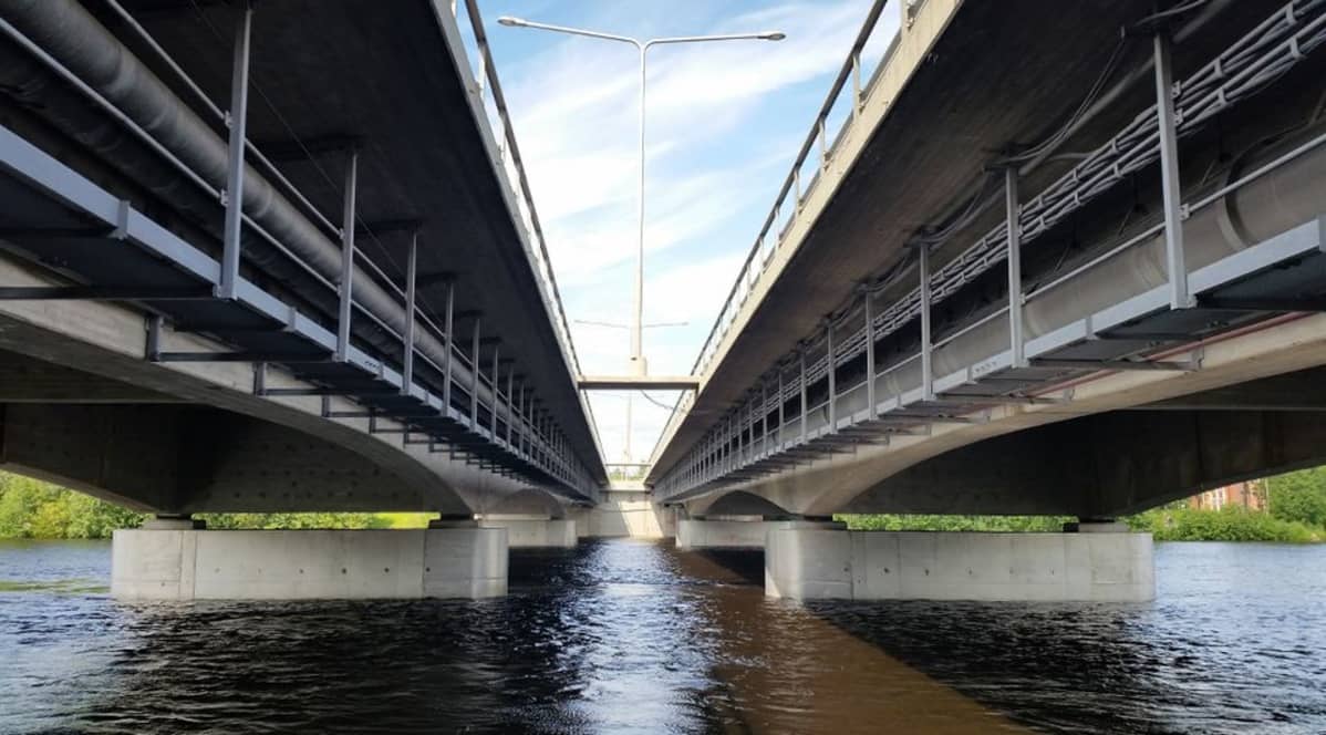 Oulun ylittävät Pohjantien sillat ovat yksi moottoritien ongelmakohta.