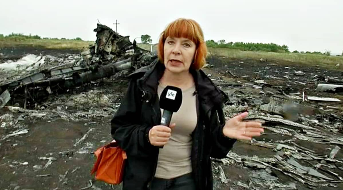 Marja Manninen malesialaisen matkustajakoneen turmapaikalla Graboven kylän lähistöllä Ukrainassa heinäkuussa 2014.