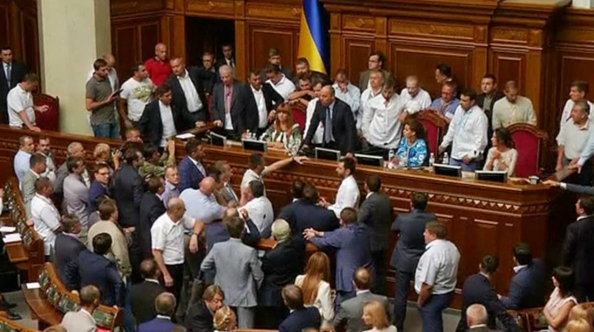 Valokuva Ukrainan parlamentin tapaamisesta maanantaina 31. elokuuta.
