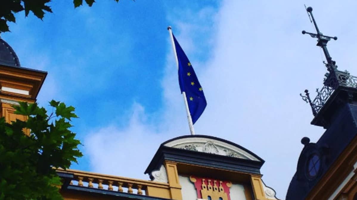 Oulun kaupunki on nostanut Euroopan lipun salkoon.