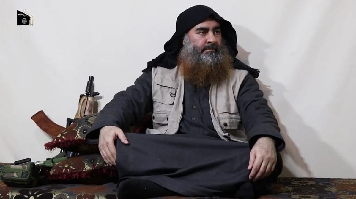 Kuvakaappaus videolta, jolla sanotaan esiintyvän Isisin johtaja Abu Bakr al-Baghdadin.