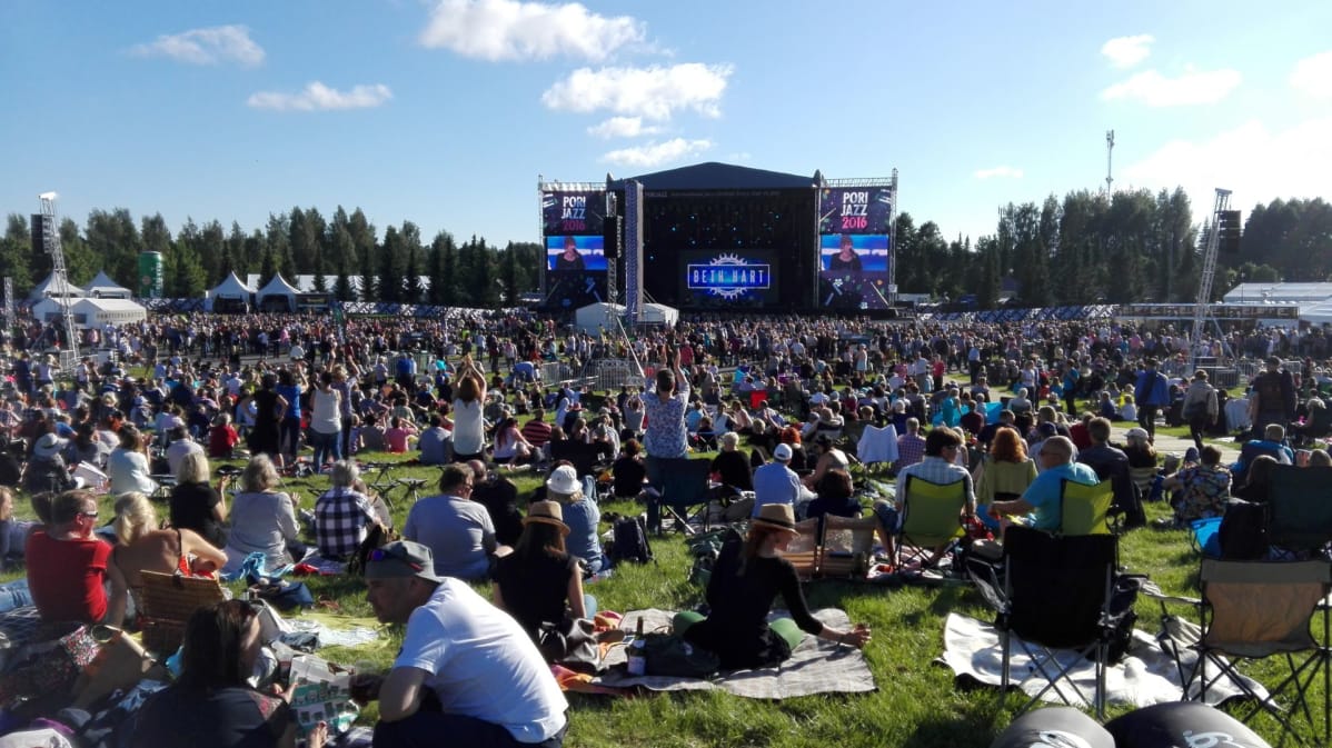 yleisöä Pori Jazzeilla