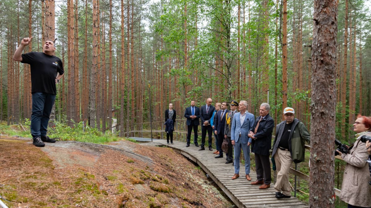 Sauli Niinistö Hyytiälän metsäasemalla.