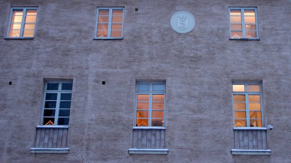 Suojeluskuntamerkki Pielisjoen linnan seinässä