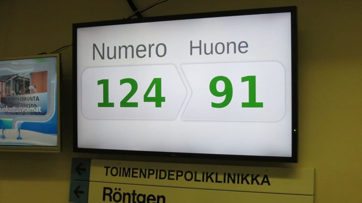 Odotushuoneen näytöllä kutsunumero.