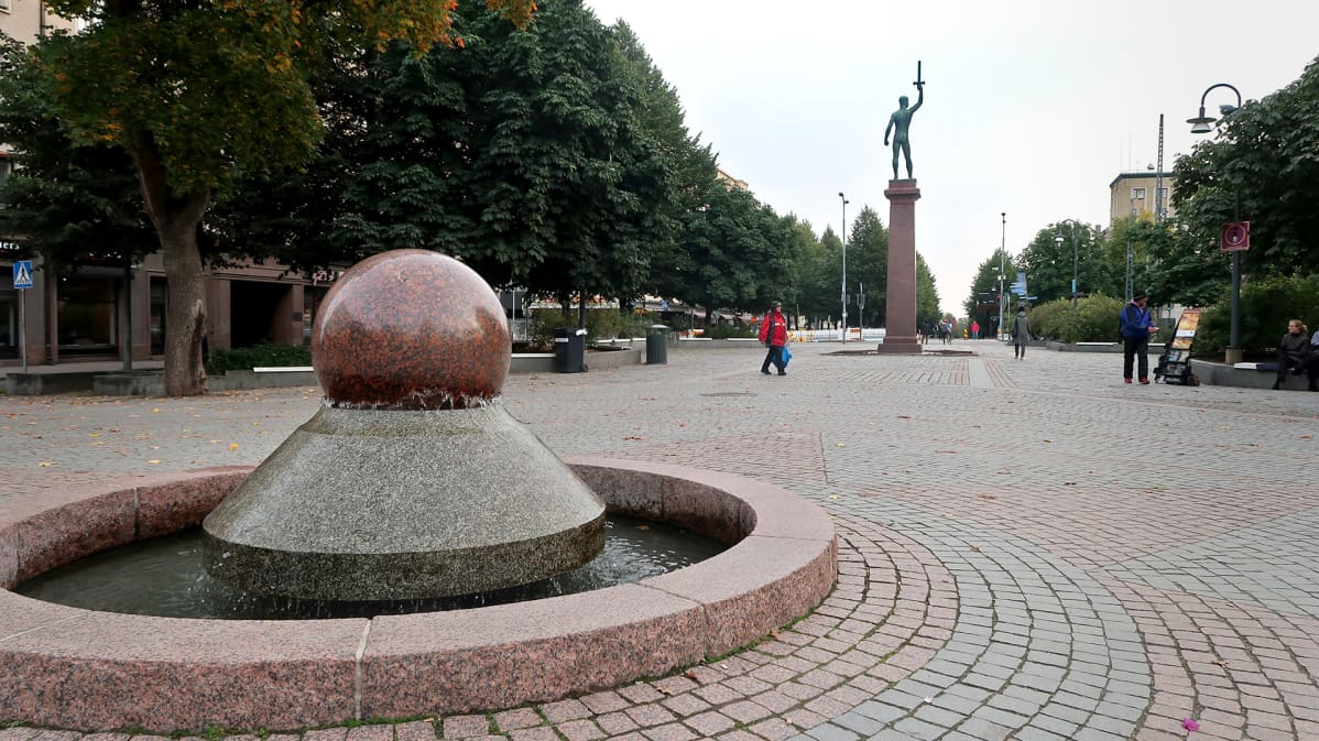 Vapaudenpatsas ja kuula