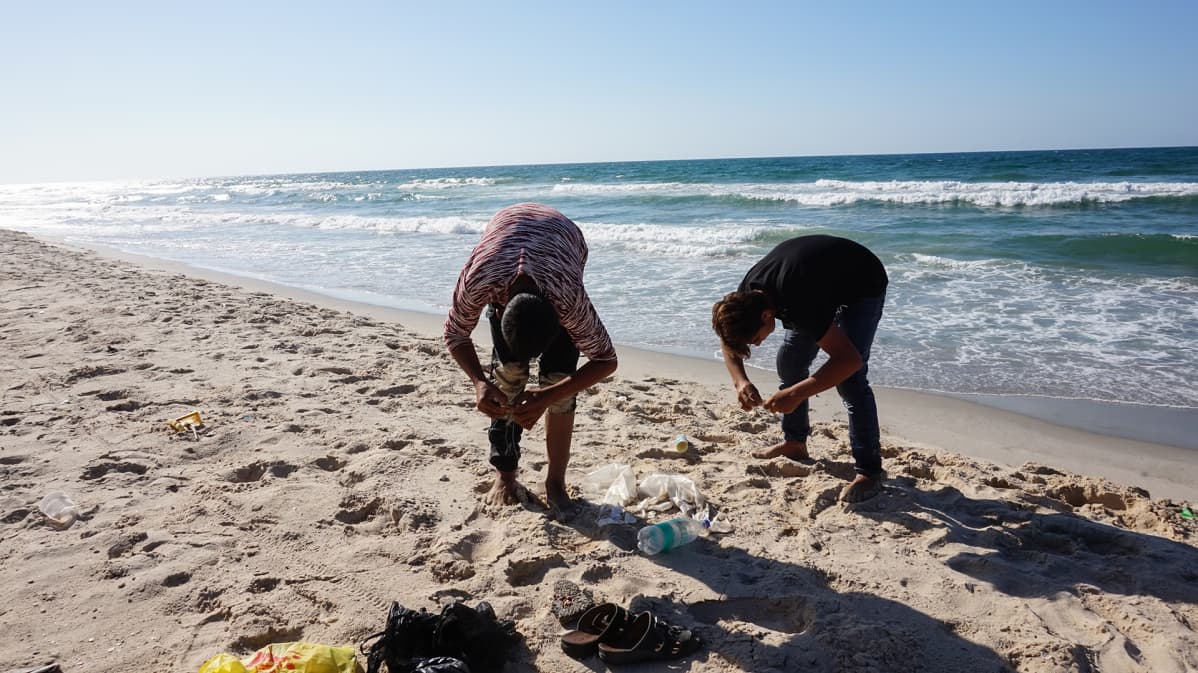 Israel Gaza kalastajat rannalla.