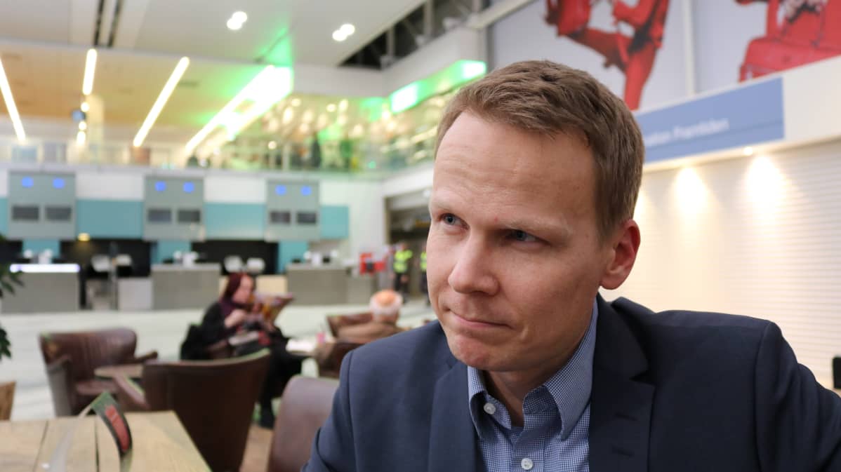 SAK:n kansainvälisten asioiden päällikkö Pekka Ristelä vieraili ay-kokouksessa Göteborgissa.
