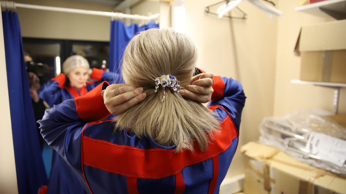 Eeva-Liisa Rasmus-Moilanen valmistautuu Linnan juhliin 2019
