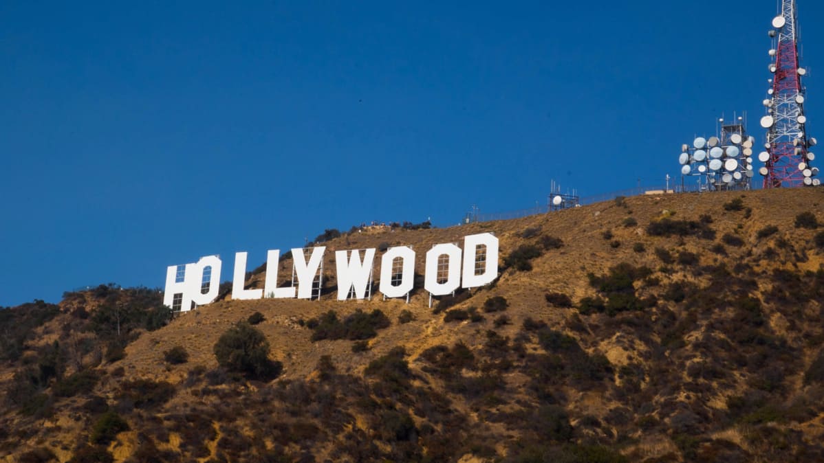 Ikoninen Hollywood-kyltti Los Angelesin Mount Lee -kukkulalla.