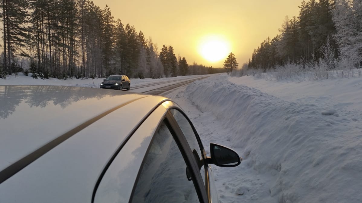 Autoja talvisella Haukiputaan tiellä tammikuu 2018.