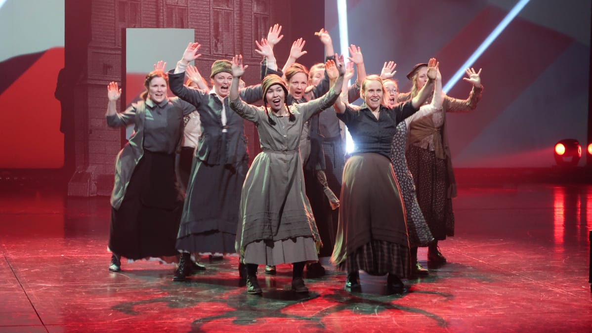 Tytöt 1918 on musikaali paitsi sisällissodasta, myös ystävyydestä ja rakkaudesta.