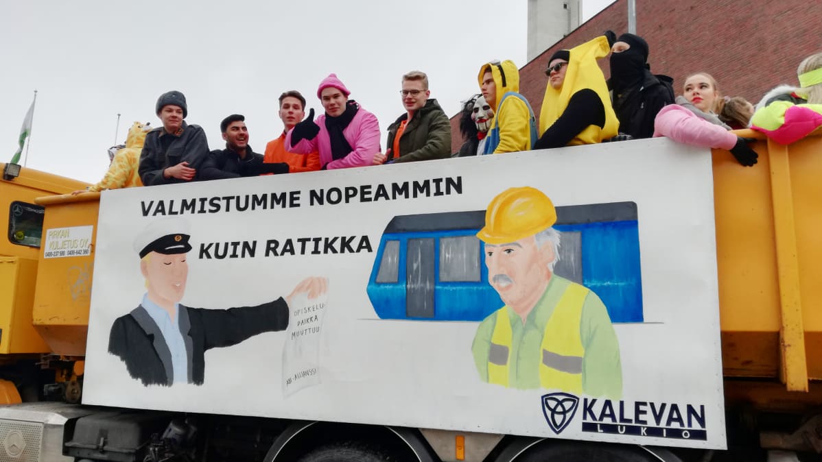 Ratikkateemainen penkkarilakana