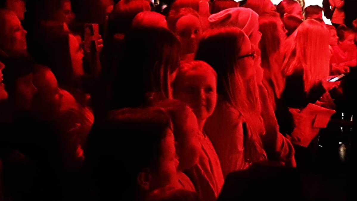 Yleisöä Tubetour 2018 -tapahtumassa Jyväskylässä