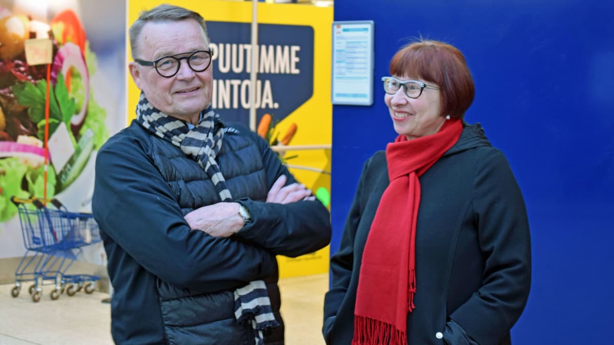 Pirkko Melville lauloi ensimmäisessä musiikkiluokan kuorossa 1960-luvun lopulla. Pekka Kostiainen johti kuoroa 14 vuotta.