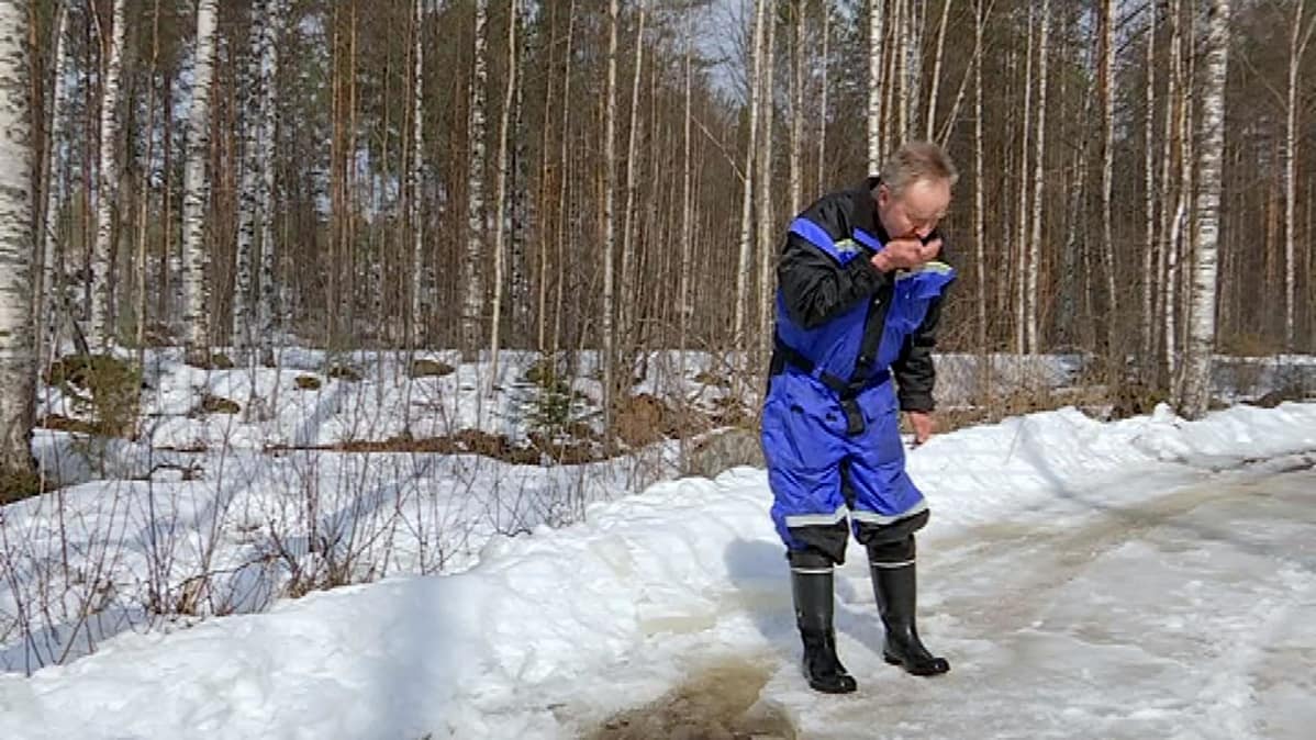 Reijo Nupponen maistelee vettä