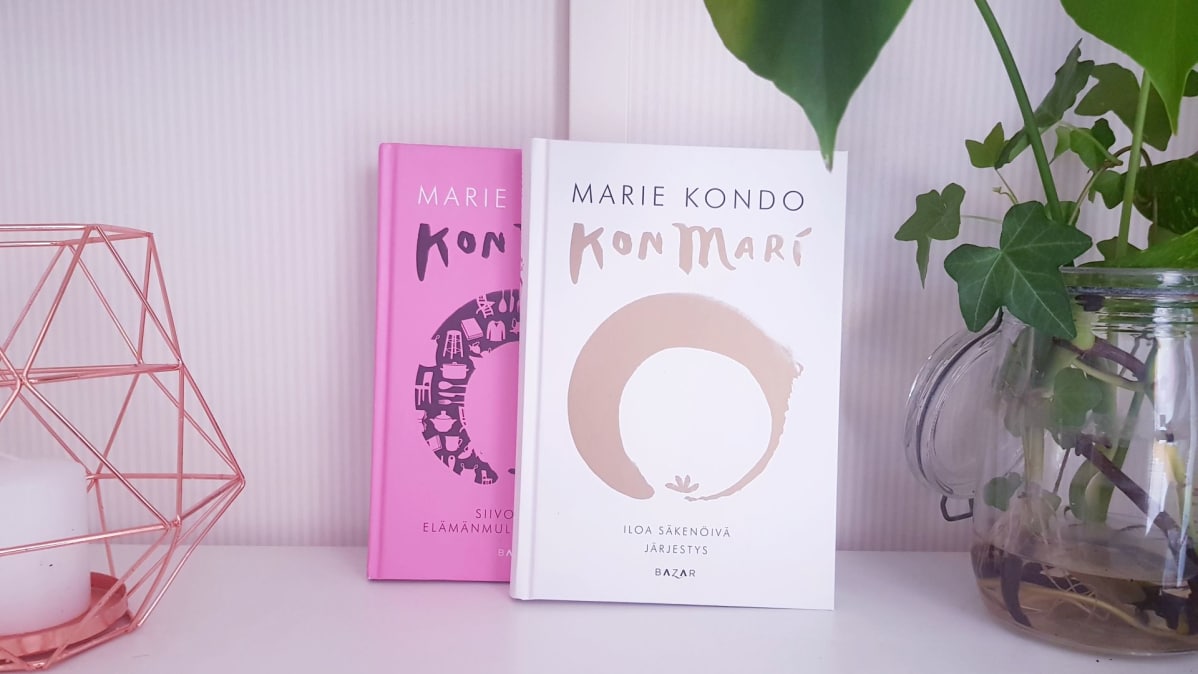 Konmari -kirjonen suomenkieliset versiot.