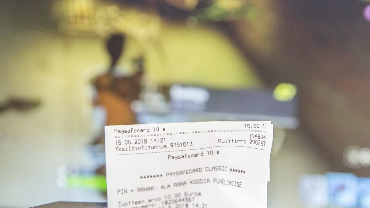 Paysafecard, taustalla verkkopeli.