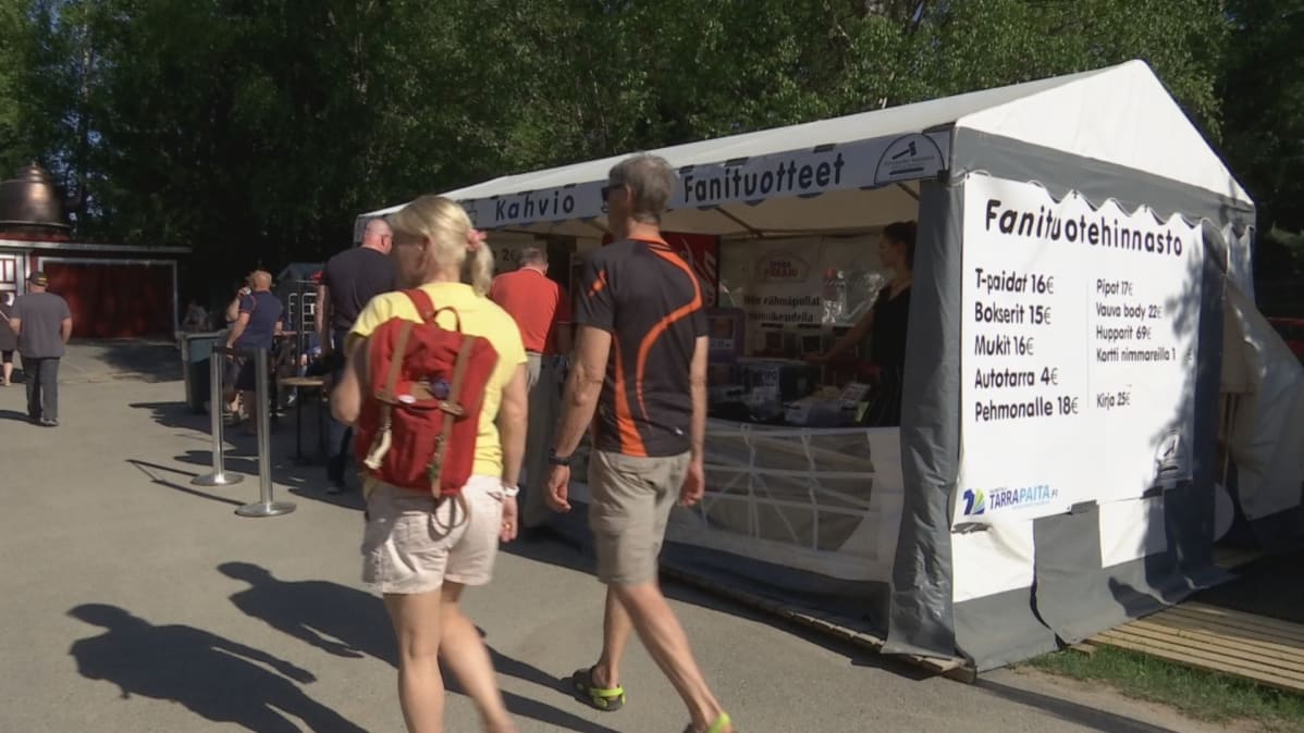 Suomen huutokauppakeisarin kuvaukset.
