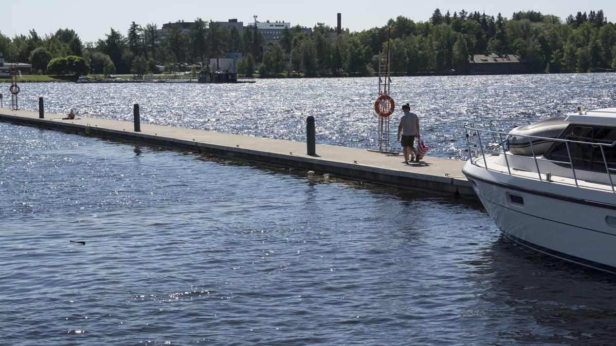 Tampereen Ratinan sataman allonmurtaja.