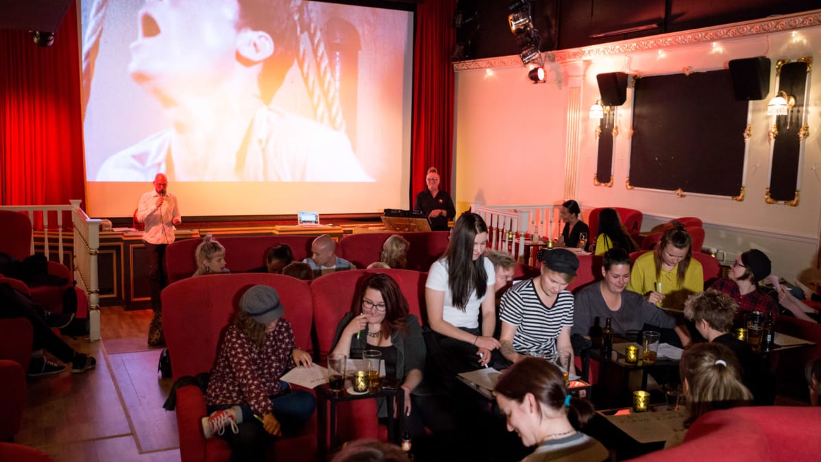 DildoBingo korttelikino Rivierassa Kalliossa.