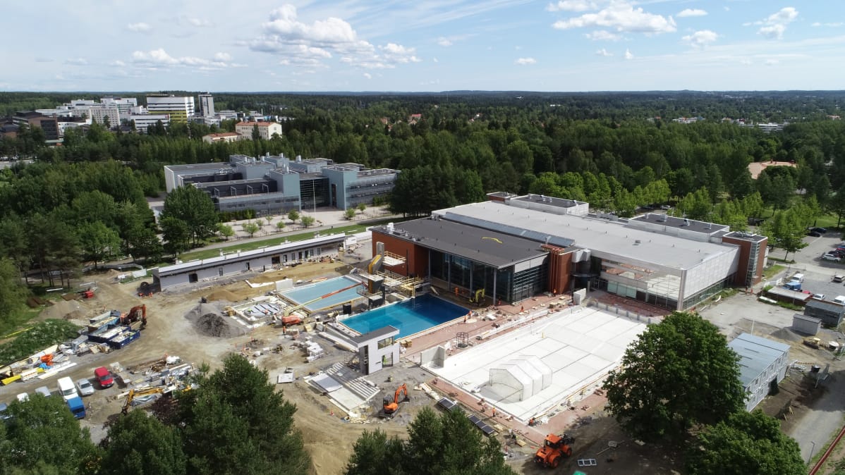 Tampereen rakenteilla oleva maauimala ilmasta kuvattuna.
