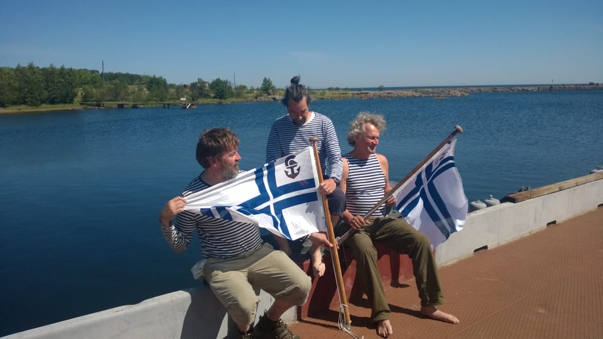 Kolme miestä veneessä