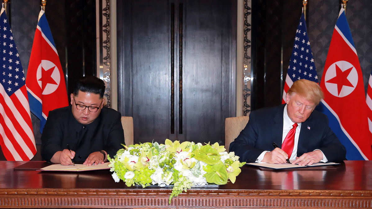 Kim Jong-un ja Donald Trump huippukokouksessa Singaporessa kesäkuussa 2018.