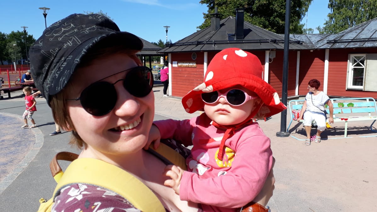 Karoliina Kanerva ei vie tytärtään paikkoihin, joissa on hanhien jätöksiä.