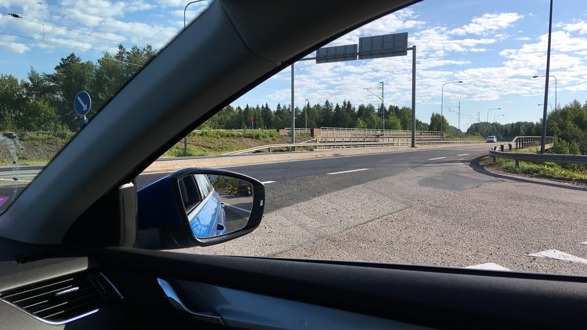 Valtatie 5 autosta katsottuna.