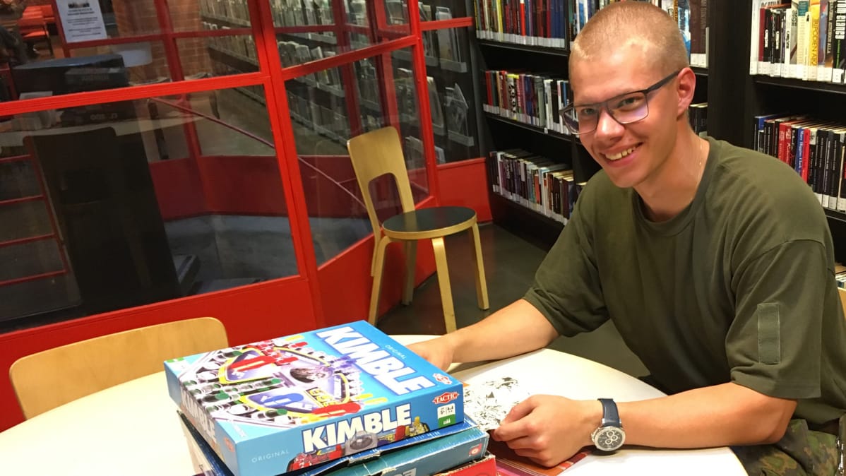 Varusmies iltalomat lautapeli