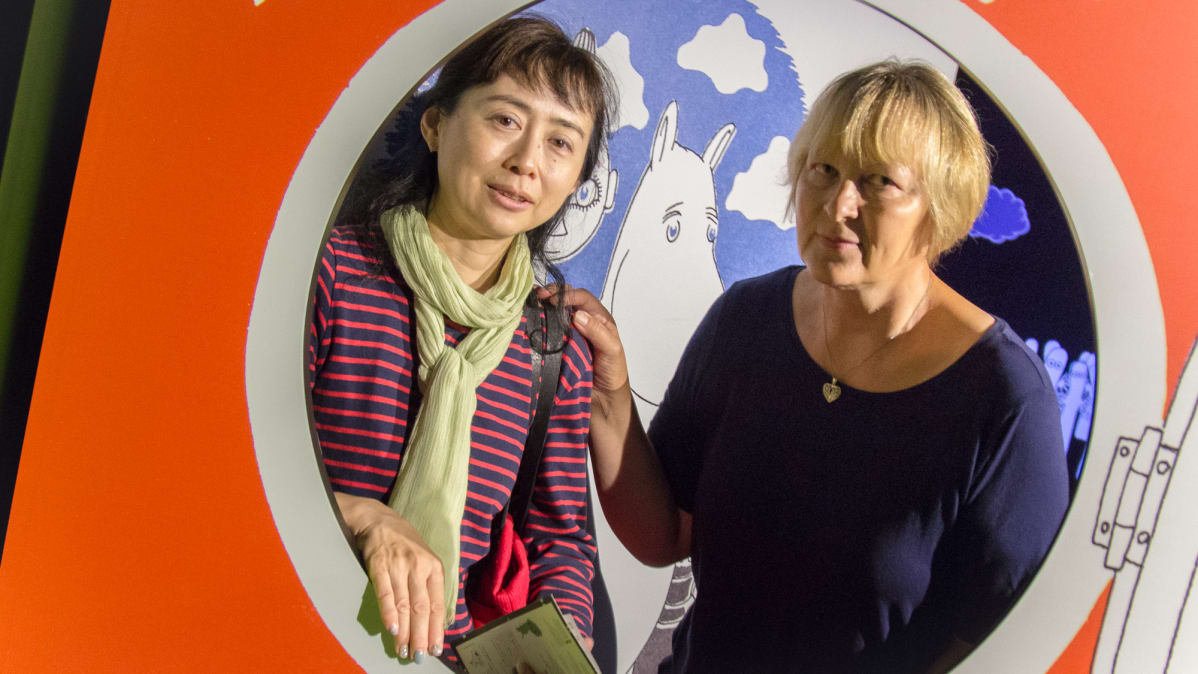 Miyuki Noda ja Helena Koskela Muumimuseossa