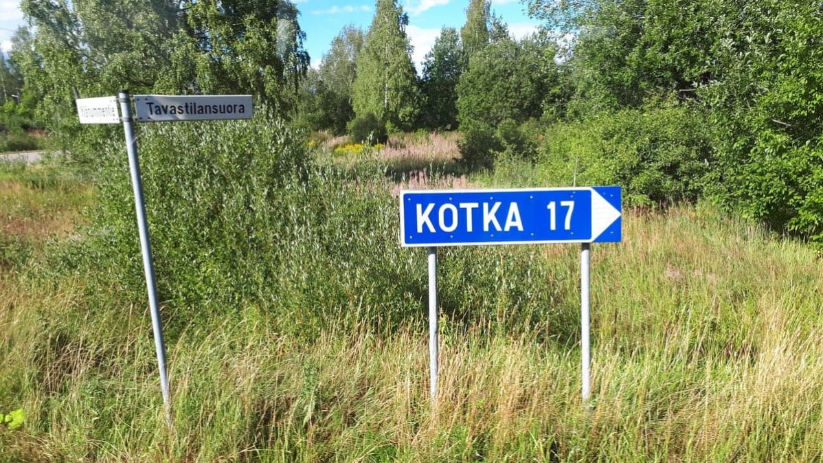 Kotkaan opastava kyltti