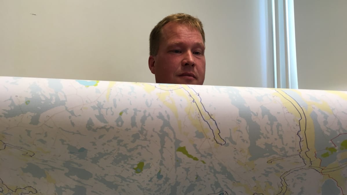 Kokemäen Vesihuollon vesihuoltoteknikko Teemu Peltonen.