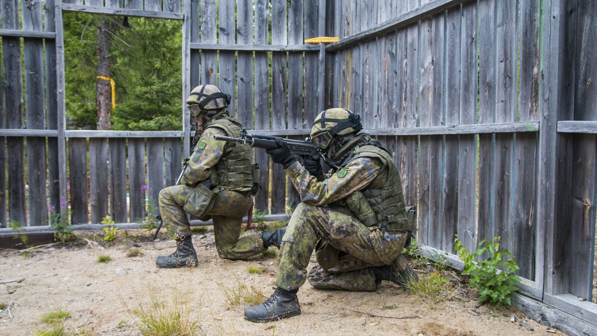 Puolustusvoimat valmiusjoukot armeija varusmies