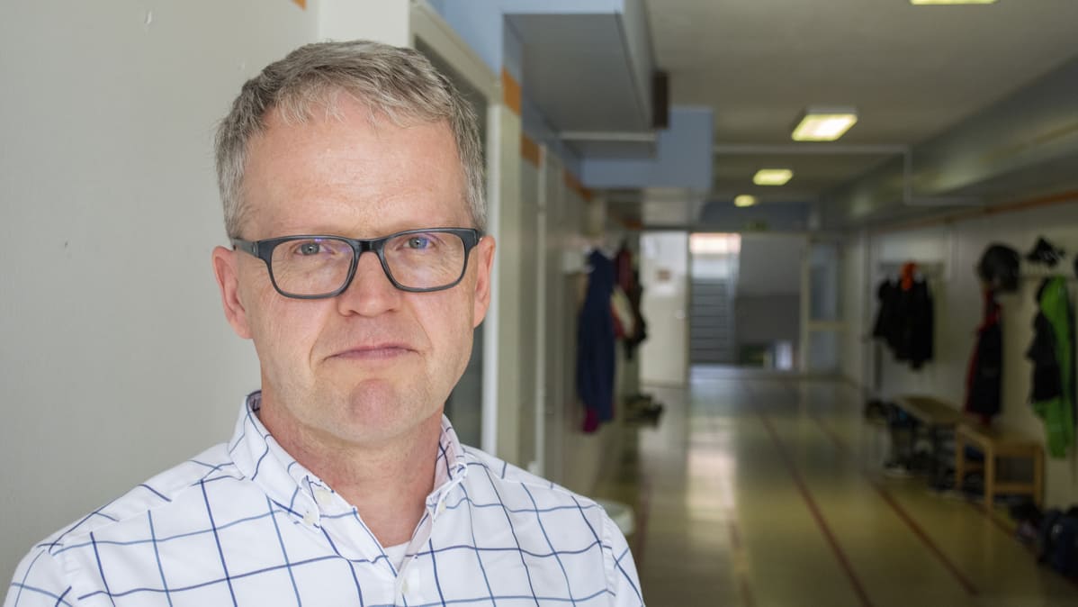 Rehtori Veli-Pekka Mäkeläinen
