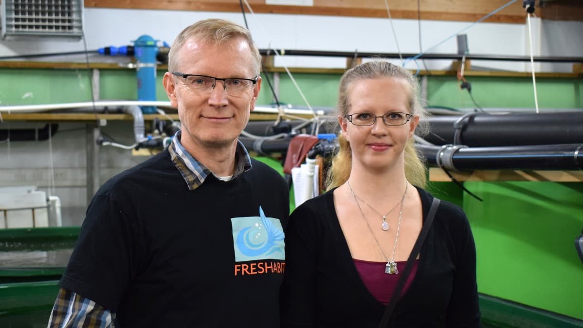 Professori Jouni Taskinen tutkimusavustaja Hanna Suonia.